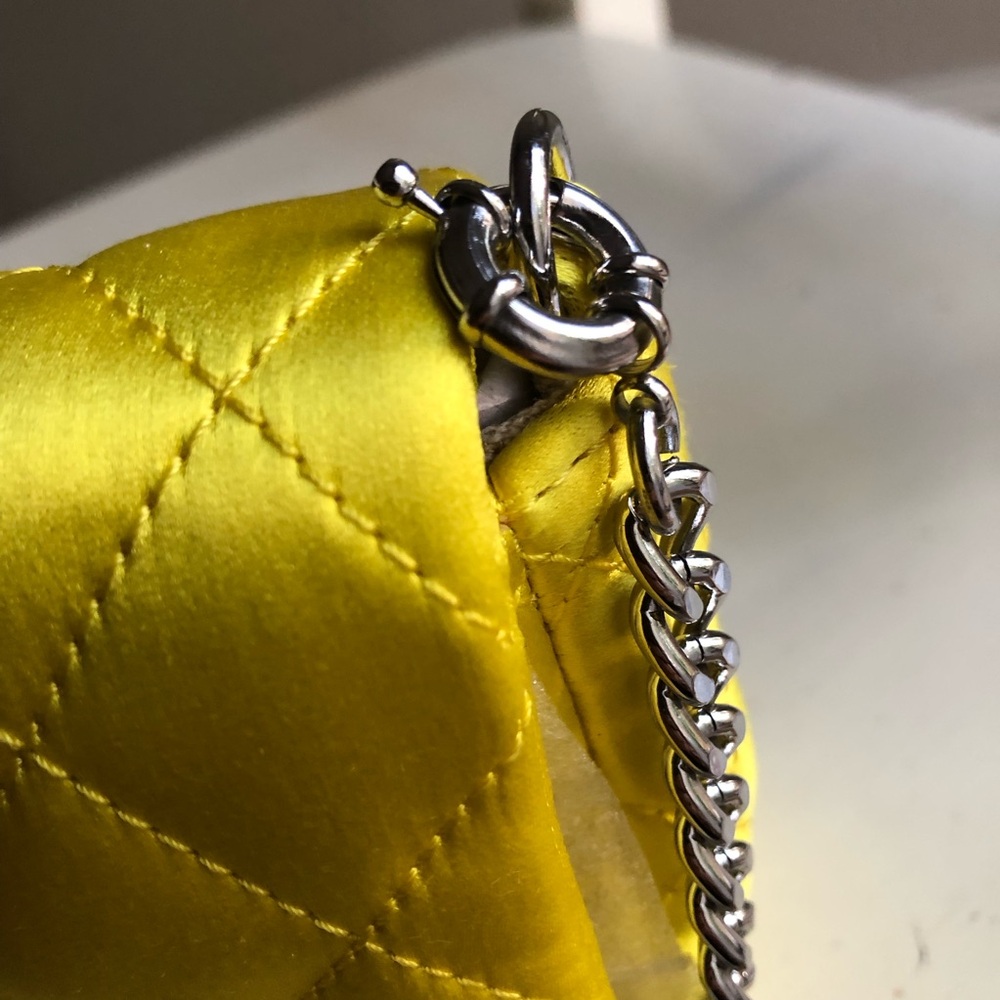 New: India Hicks Consort Bag. Italian Quilted Satin. Convertible. - Picture 14 of 16